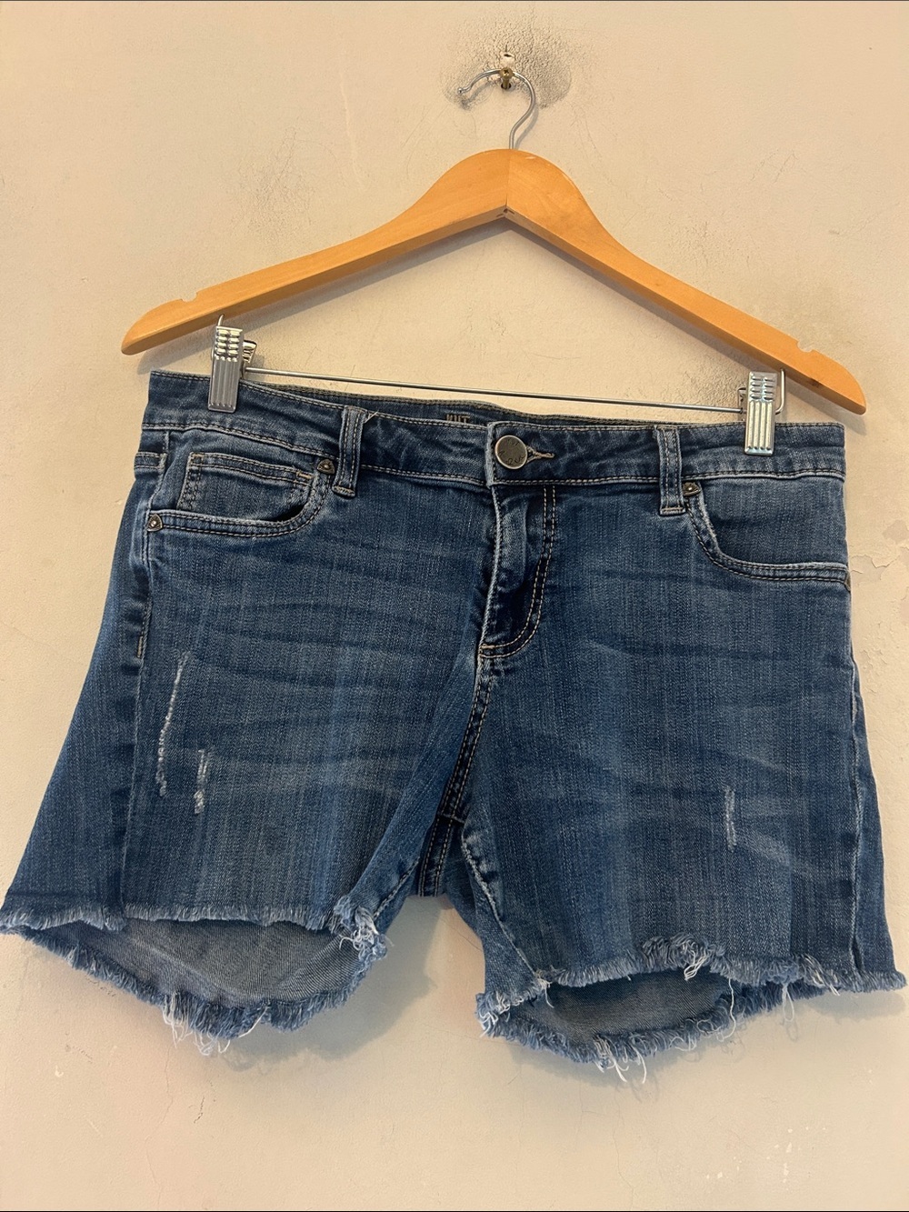 Kut from the Kloth denim raw hem distressed shorts Size 10P EUC